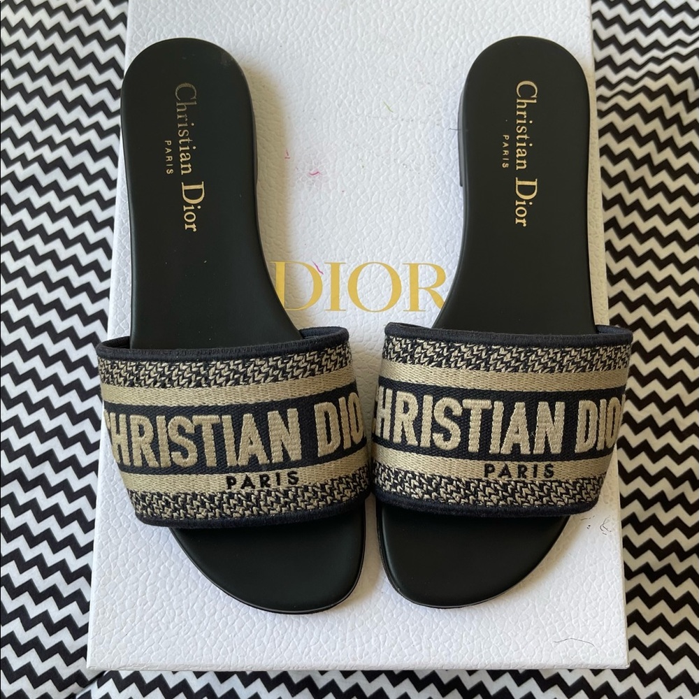 Christian Dior DWAY SLIDE
Deep Blue Embroidered with Box